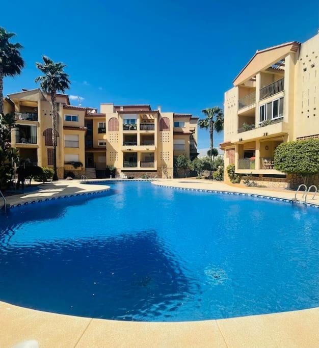 Beautiful 1 Bedroom Apartment In Albir アルビール エクステリア 写真